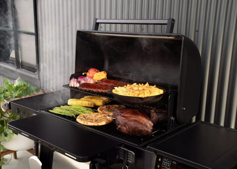 Traeger Woodridge Pro ペレットグリル｜970平方インチ・WiFIRE対応