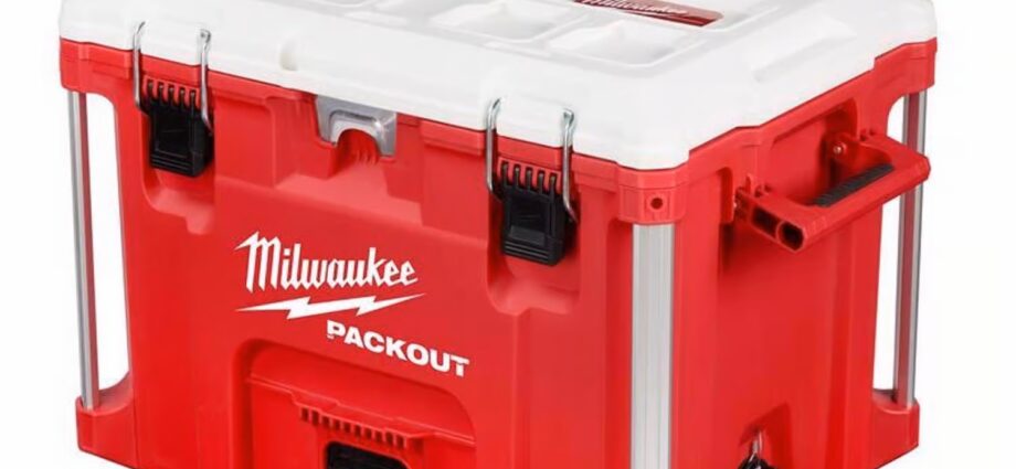 Milwaukee PACKOUT™ 40QT XLクーラーボックス｜高い保冷力とタフな設計が魅力
