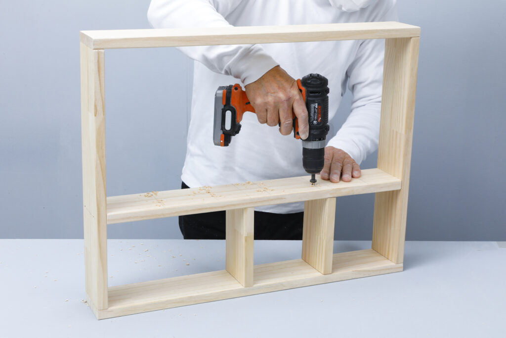 機能的な収納をナチュラルに！DIYで作るミラーキャビネット