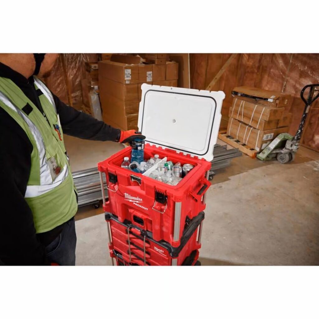 Milwaukee PACKOUT™ 40QT XLクーラーボックス｜高い保冷力とタフな設計が魅力