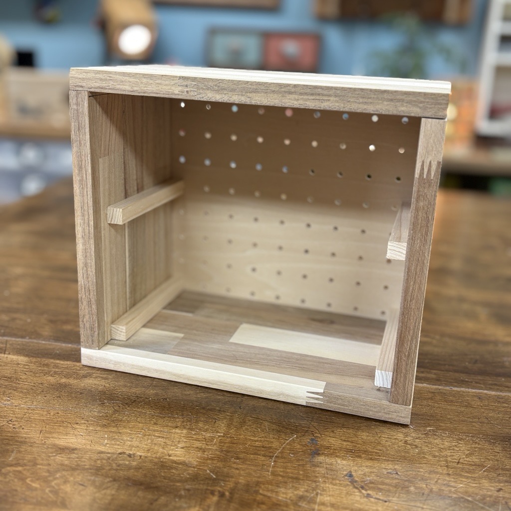 小石の取っ手がアクセント!アカシア集成材で作るナチュラルな木製引き出し